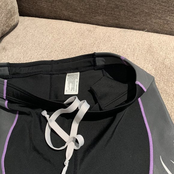 CW-X Compression Shorts size L, EUC - Picture 5 of 5